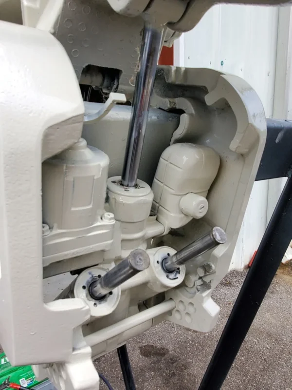 1998 Johnson 115 HP 4-Cylinder DFI 2-Stroke 20" (L) Outboard Motor - Image 4