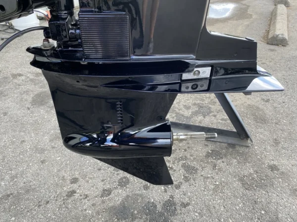 1998 Mercury 2.5L 200 HP 6-Cyl EFI 2-Stroke 20"(L) Outboard Motor - Image 3