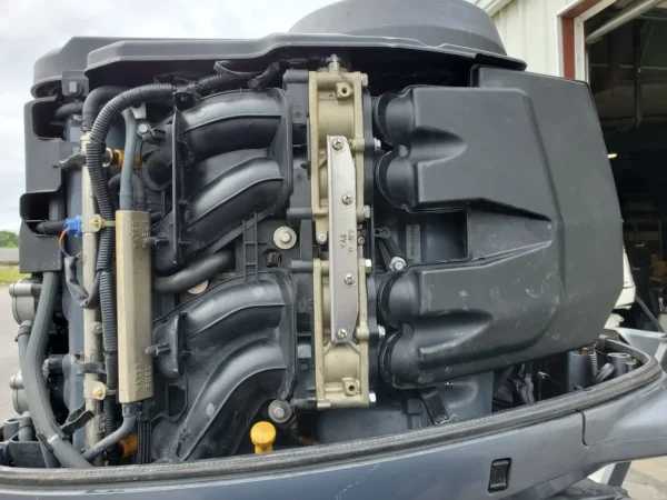 2009 Yamaha 150 HP 4-Cylinder EFI 4-Stroke 25" (L) Outboard Motor - Image 3