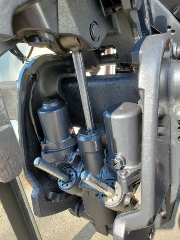 2005 Yamaha 150 HP 4-Cylinder EFI 4-Stroke 25" (L) Outboard Motor - Image 4