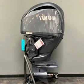 Yamaha 300hp DEC Outboard | LF300XCB | Scratch & Dent | 0980