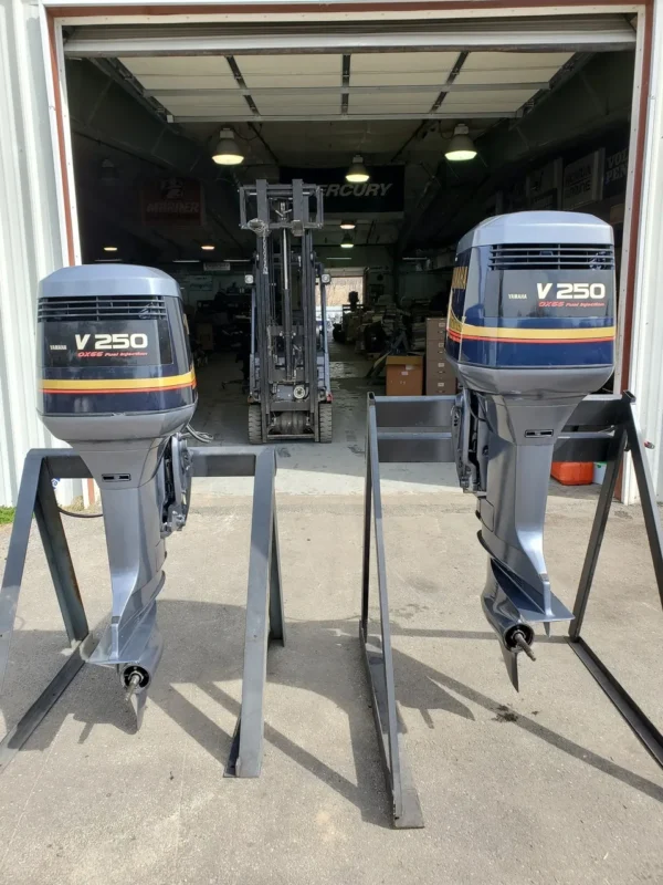 Twin 2001 Yamaha 250 HP 6-Cylinder EFI 2-Stroke 25"(X) Outboard Motors - Image 7