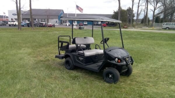 2024 Cushman Shuttle 2+2 EFI Gas For Sale  - Image 4